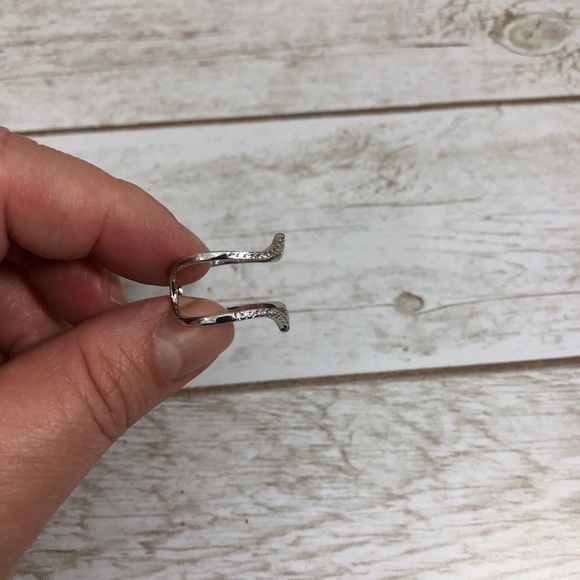 Adjustable Cubic Zirconia V Paving Open Platinum Plated Ring - Picture 12 of 13